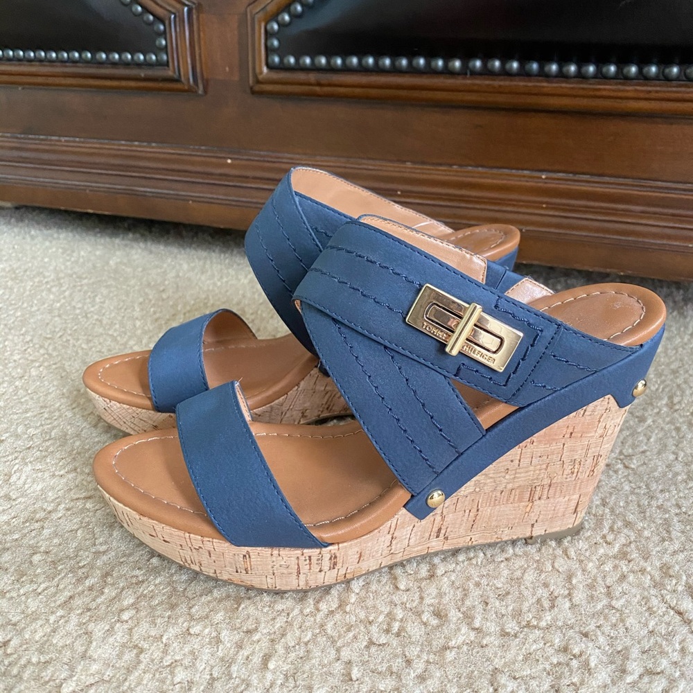 Tommy Hilfiger NWT Size 8 Blue and Gold Wedges